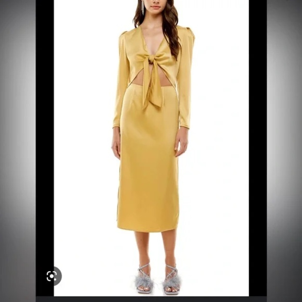 WAYF ‘Poppy’ dress Gold Size x-small, midi length, front tie with cutout, NWT